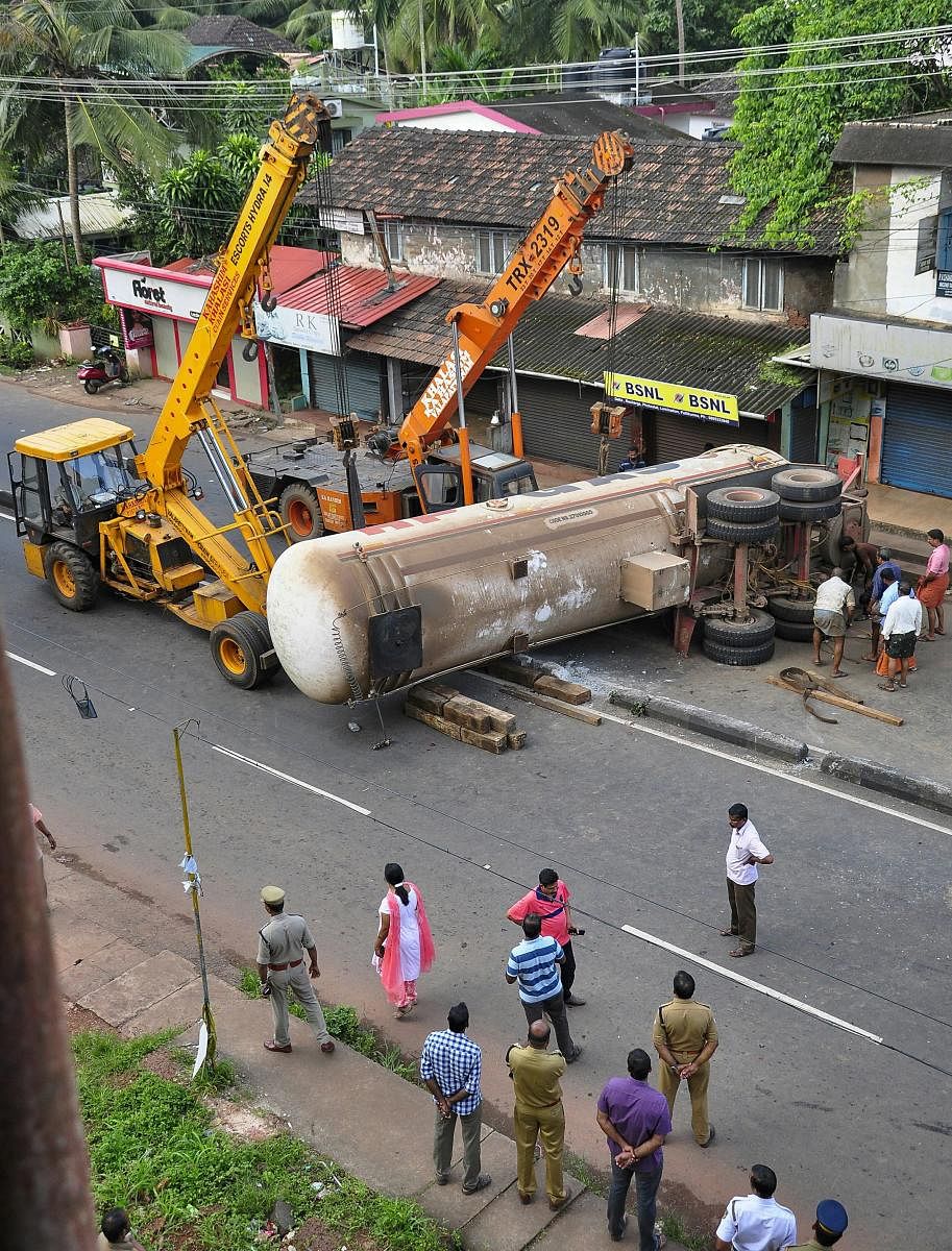A crane is used to remove the a gas-tanker that overturned at Pallikkunnu in Kannur on Saturday, Aug 25, 2018. PTI