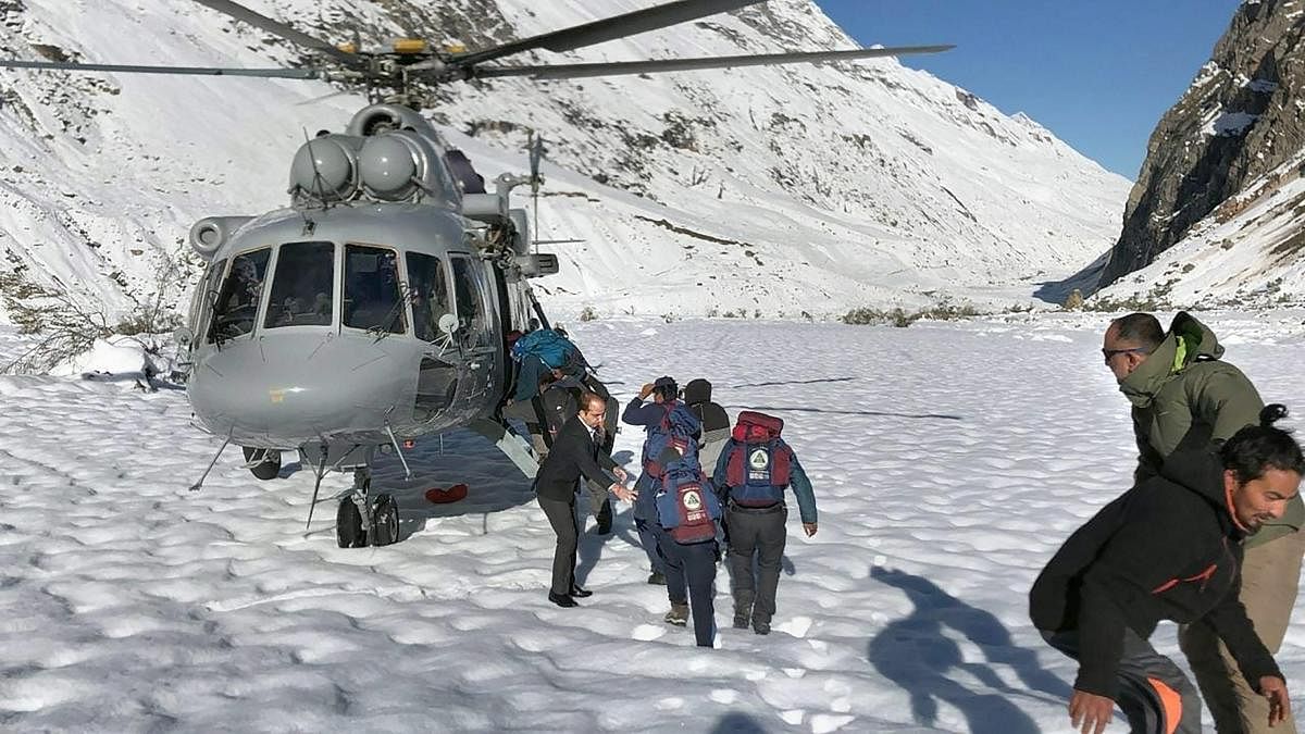 People rescued by the Indian Air Force (IAF) from Chattru and Chota Dara near Bara Shigri Glacier, in Lahaul, Friday, Sept 28, 2018. (PTI Photo)
