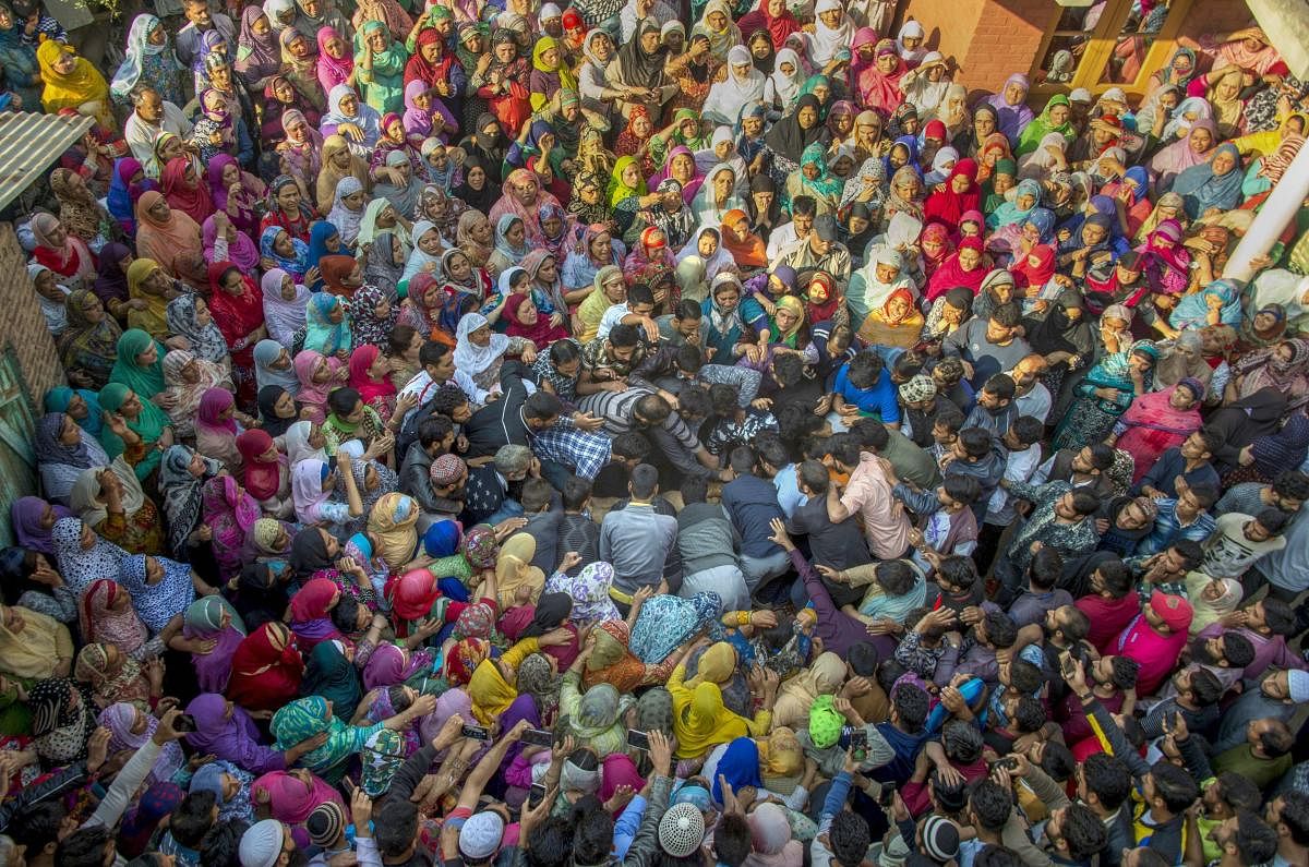 Srinagar: People gather around the body of Mohammad Salim Malik, during his funeral procession in Noorbagh area of Srinagar, Thursday, September 27, 2018. Malik, a civilian, was killed during a search operation in Srinagar. ( PTI Photo/S Irfan)