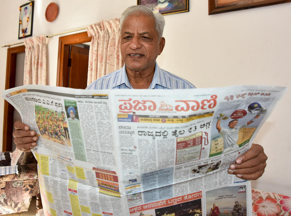 Writer K S Bhagavan releasing the new colour pages of Prajavani and Deccan Herald news paper in Mysuru on Friday. DH photo