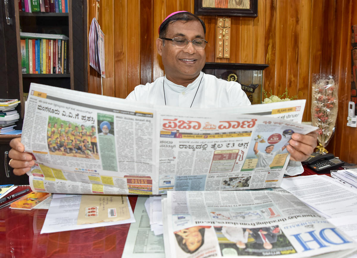 Bishop K A William releases all pages colour edition of Deccan Herald and Prajavani in Mysuru on Friday.  DH photo