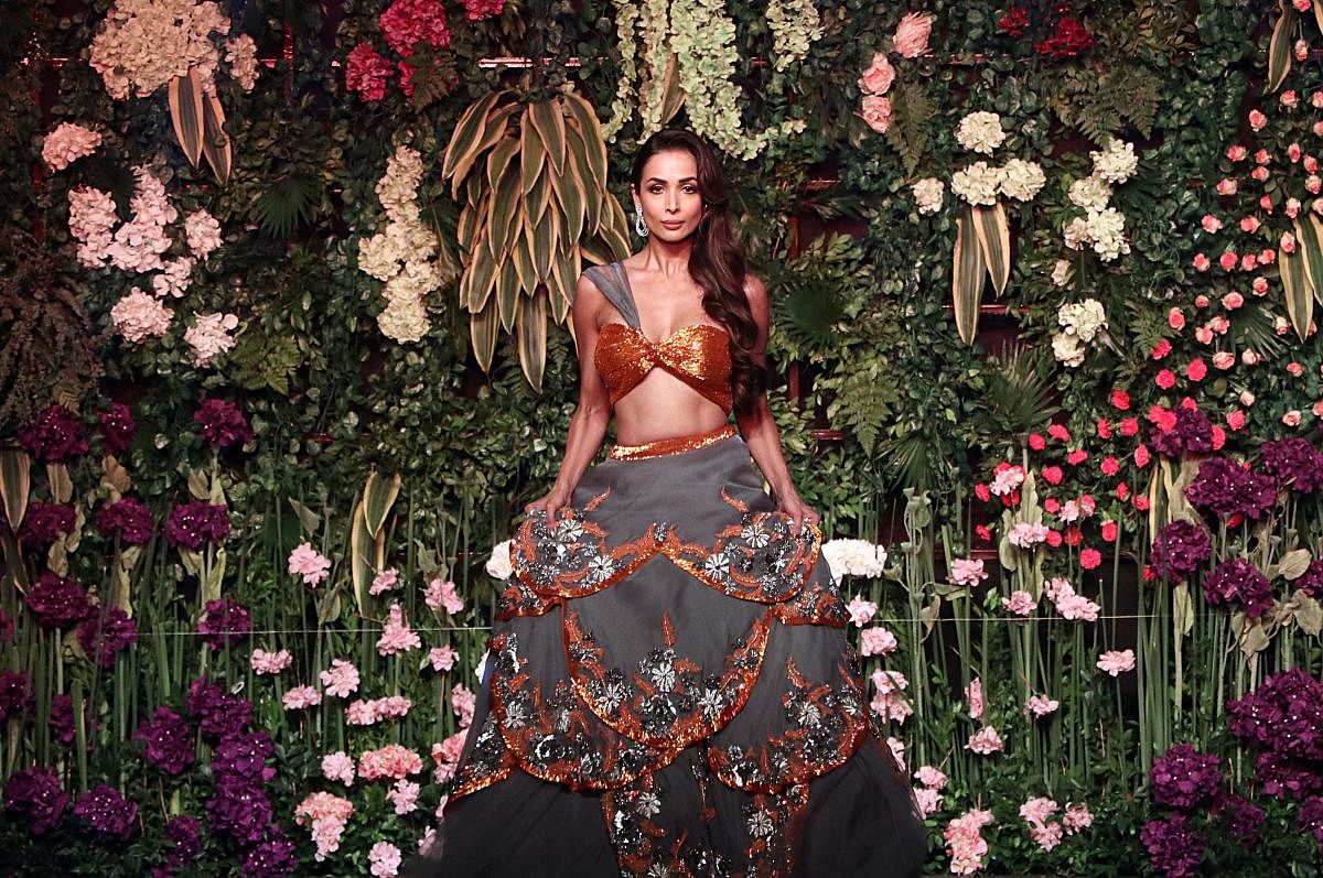 Indian Bollywood actress Malaika Arora showcases a creation by designer Kashmiraa during 'Twj The Wedding Junction Show' in Mumbai on October 27, 2018. (Photo by Sujit Jaiswal / AFP)