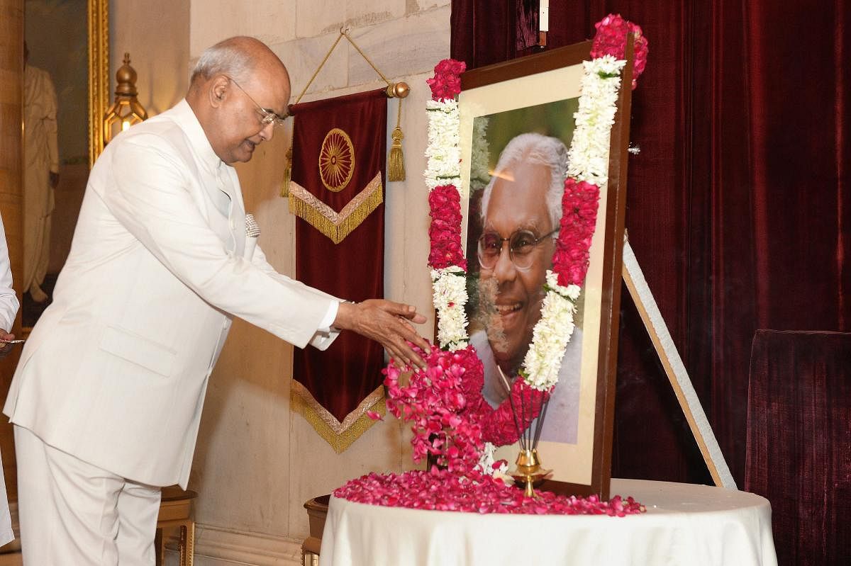 President Ram Nath Kovind pays floral tribute to former president the late KR Narayanan on his birth anniversary, at Rashtrapati Bhavan, New Delhi, Saturday, Oct 27, 2018. (RB Photo via PTI)