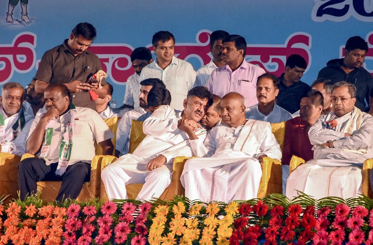 JD(S) Supremo H D Devegowda, Karnataka chief minister H D Kumaraswamy (L), former Karnataka chief minister Siddaramaiah (R) and others during a lok sabha by-poll election rally in favour of party candidate Madhu Bangarappa, in Shivmoga, Tuesday, Oct 30, 2018. (PTI Photo)