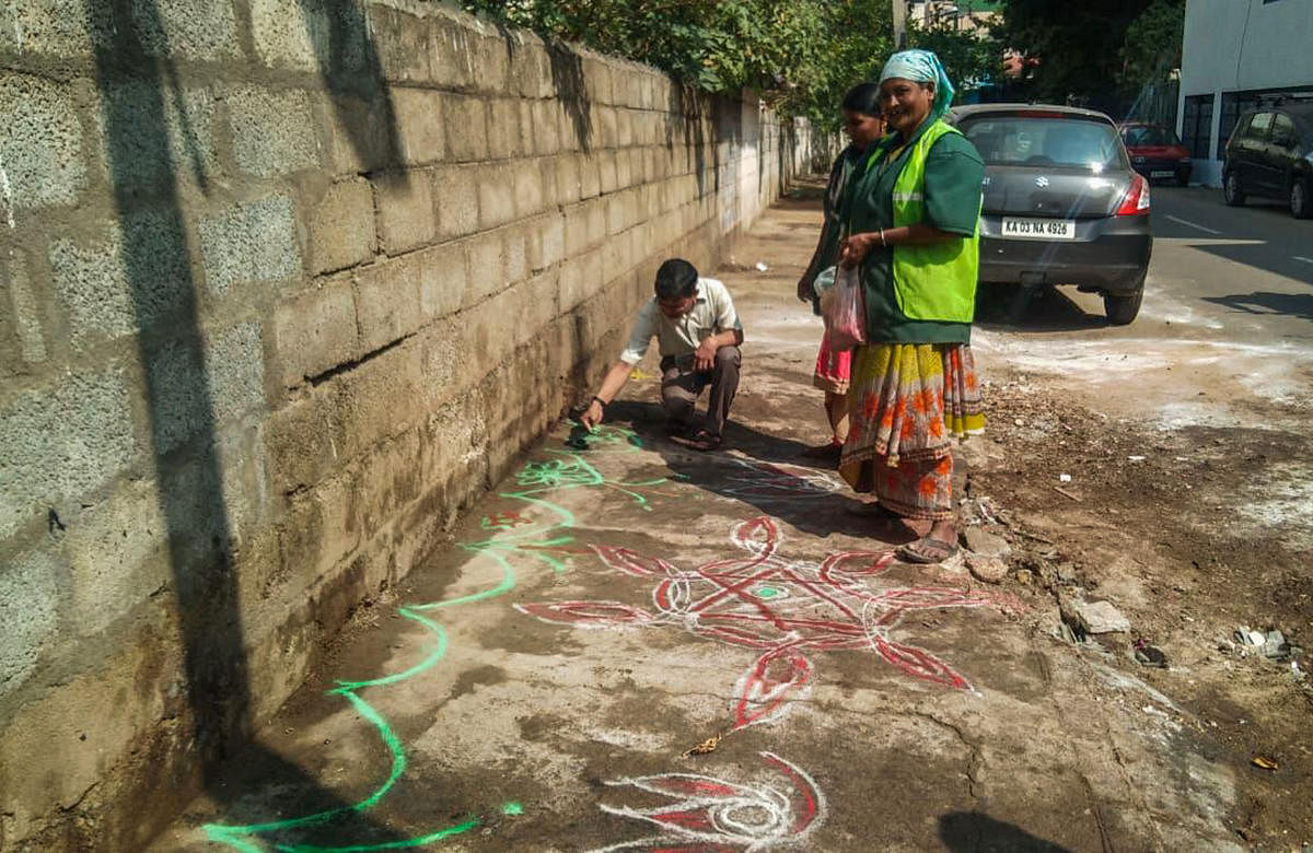 On the occasion of Kannada Rajyotsava, BBMP civic workers across all wards drew close to 250 Rangolis on the 'black spots' in the city. DH photo.