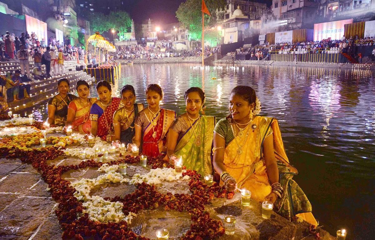 Hindu women light lamps at Banganga on the eve of Kartik Purnima, in Mumbai.  PTI photo