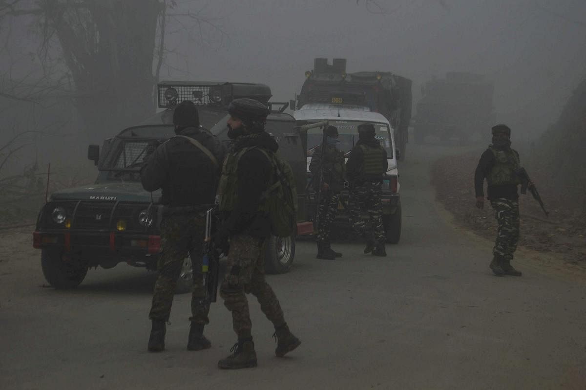 Anantnag: Army soldiers arrive to take positions near the house where militants were hiding during an encounter at Bijbhera area of Anantnag district, Friday, Nov 23, 2018. (PTI Photo)