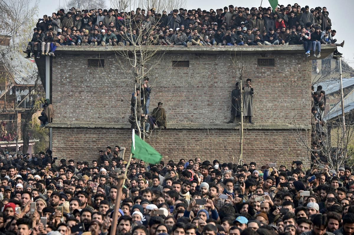 Kulgam: People participate in a funeral procession of Hizb-ul-Mujahideen top commander Ab Majeed, who was killed in an encounter with security forces, at Souch in Kulgam district of South Kashmir, Sunday, Nov. 25, 2018. Six militants, a soldier and a teenager were killed in an encounter between ultras and security forces in Shopian district of Jammu and Kashmir. (PTI Photo/S. Irfan)