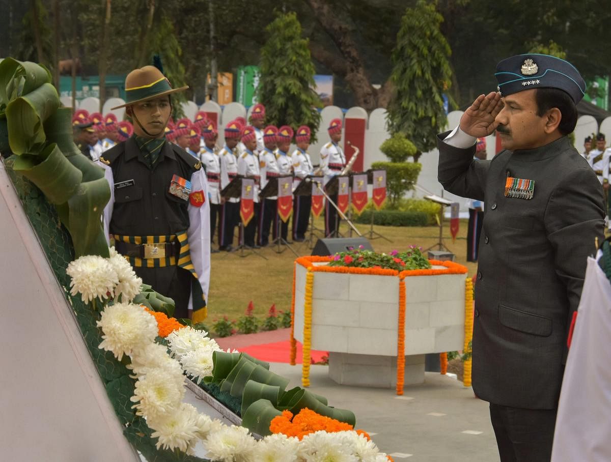 Former Air Chief Marshal Arup Raha (Retd) pays homage to the martyrs of 1971 Indo-Pakistan war on the ocassion of Vijay Diwas at Vijay Smarak, Fort William (Eastern command Headquarter), in Kolkata, Sunday, Dec. 16, 2018. (PTI)