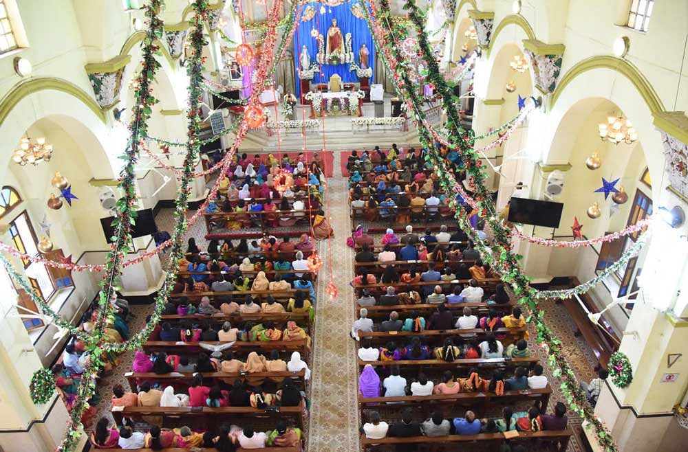 Devotees participate at the mass prayer on the occasion of Christmas celebrations at Sacred Heart Church in Bengaluru. DH Photo/ Janardhan B K