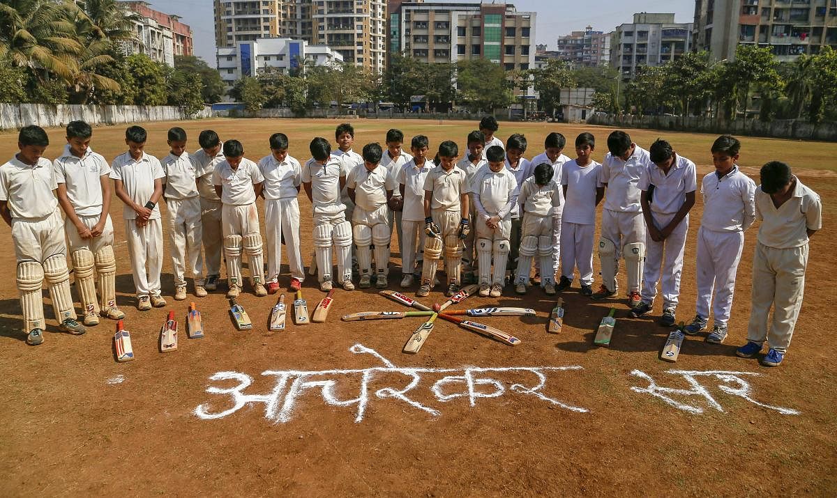 Young cricketers pay tribute to Indian cricket coach Ramakant Acharekar, in Kalyan. PTI