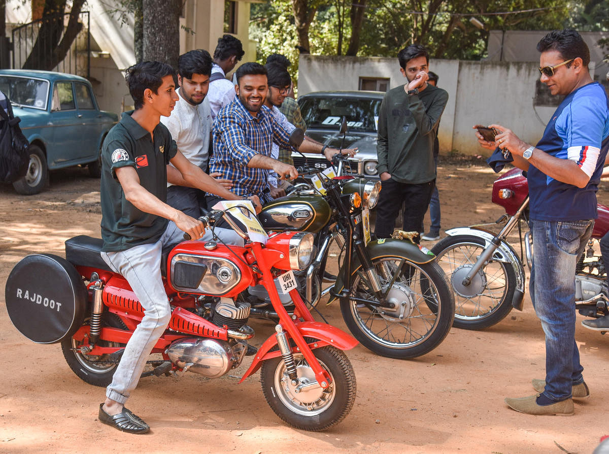 Participants take part in the 6th Southern India Vintage and Classic Automobile meet organised by The Bangalore Vintage Group at The Jayamahal Palace in Bengaluru on Sunday. (DH Photo by S K Dinesh)