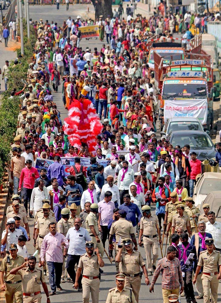 Handloom activists along with women from agricultural background take part in a protest march from Malleshwaram to Freedom Park, seeking ban on liquor in the state, in Bengaluru, Wednesday, Jan 30, 2019. (PTI Photo)