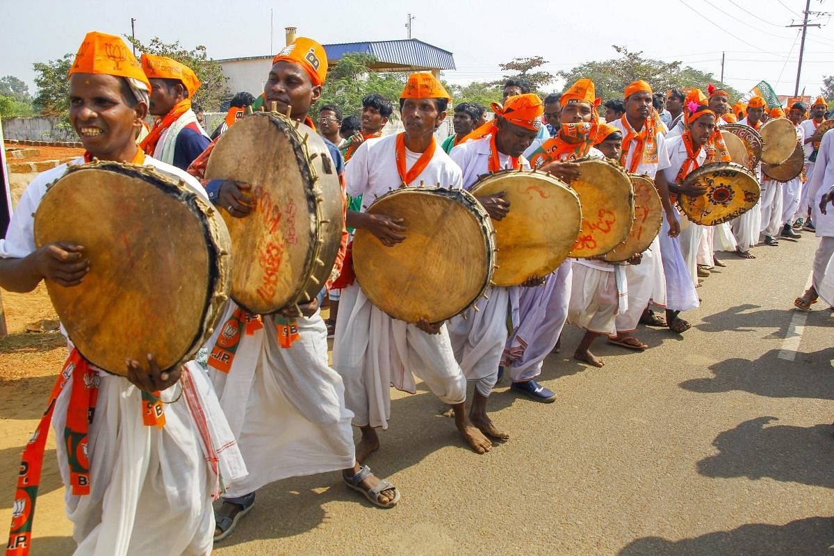 Puri: BJP Tribals supporters perform folk dance during the national tribal convention (Adhivasi Adhikar rally) by BJP Janajati(ST) Morcha(tribal wing), in Puri, Sunday, Feb. 03, 2019. (PTI Photo)