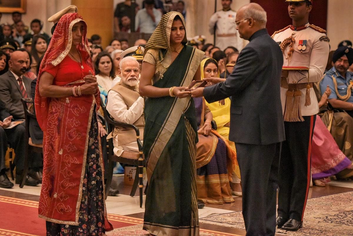President Ram Nath Kovind presents Kirti Chakra (Posthumous) to the mother and wife of late Rajendra Kumar Nain, CRPF constable, during Defence Investiture Ceremony, at Rashtrapati Bhawan in New Delhi, Thursday, March 14, 2019. o/Vijay Verma)