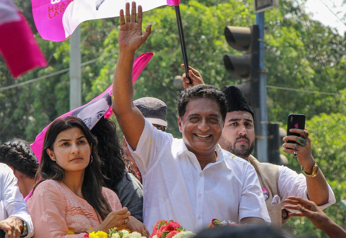 Bengaluru Central candidate Prakash Raj waves at his supporters as he leaves after filing the nomination paper as an independent candidate of Bengaluru Central Constituency ahead of Lok Sabha Election 2019, in Bengaluru, Friday, March 22, 2019. (PTI Photo)