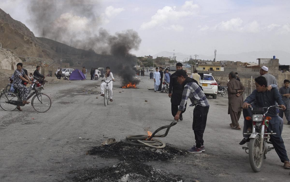 Quetta: Pakistani Shiite youth from Hazara community burn tires to block a main road during a protest to condemn Friday's suicide bombing, in Quetta, Pakistan, Saturday, April 13, 2019. AP/PTI