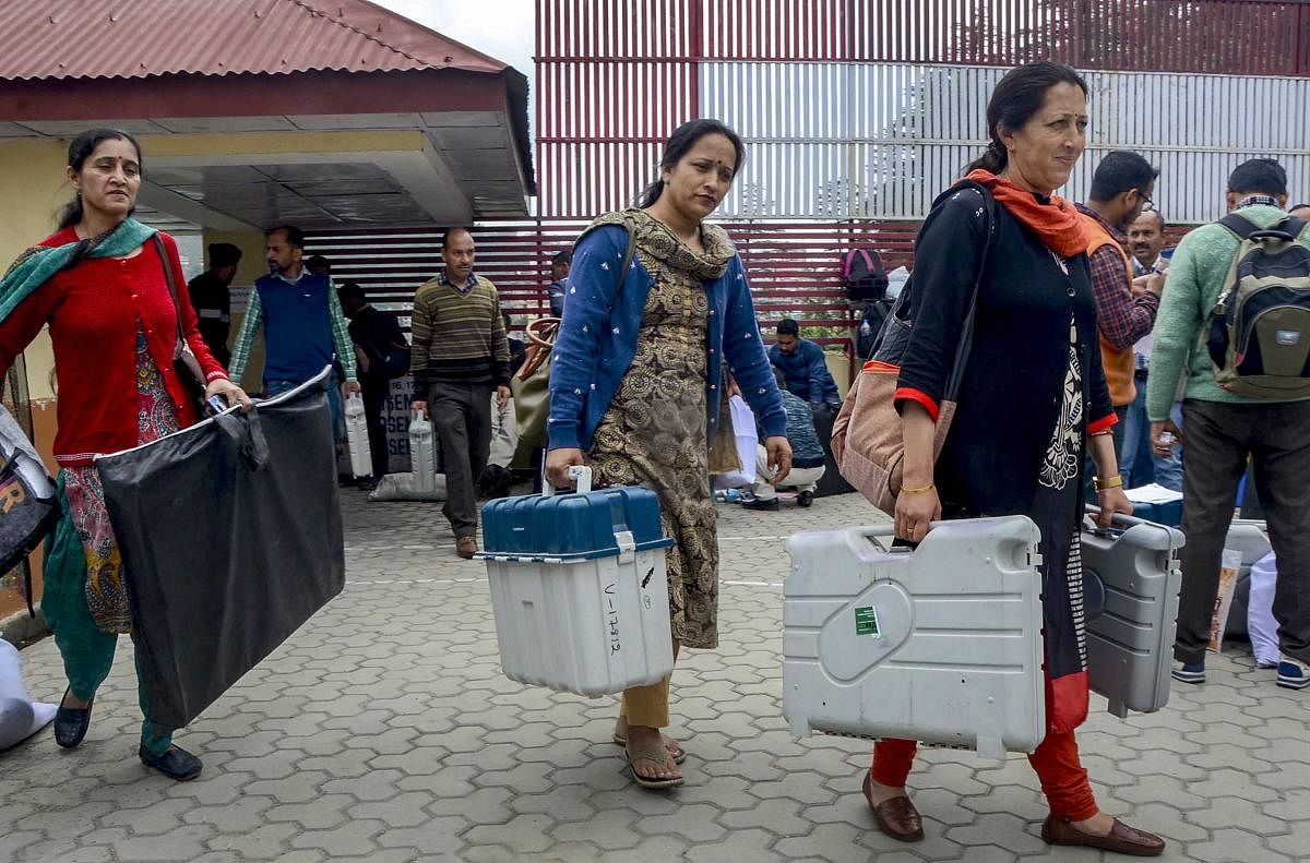 Shimla: Election officials carrying VVPAT and EVM machines leave for polling booths from a distribution centre ahead of the seventh and last phase of Lok Sabha elections, in Shimla on Friday, May 17, 2019. PTI