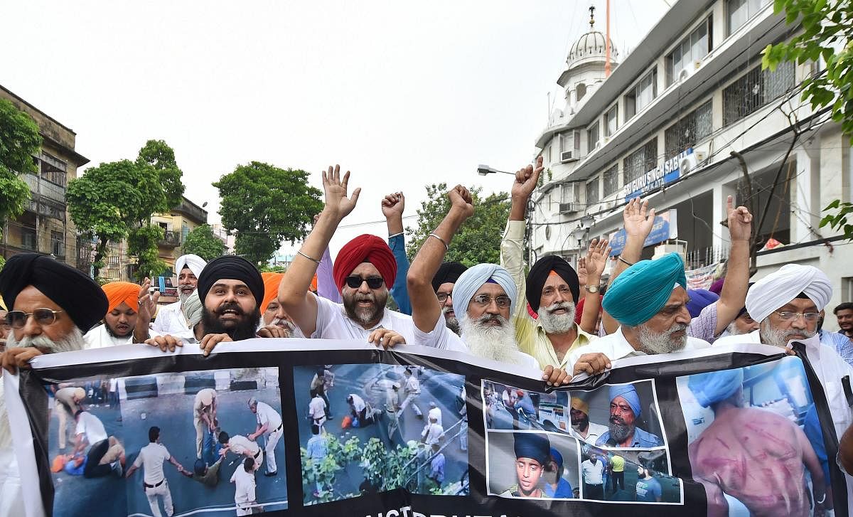 Members of the Sikh community participate in a protest rally against the attack by Delhi Police on a 'Gramin Sewa' tempo driver yesterday, in Kolkata, Tuesday, June 18, 2019. PTI