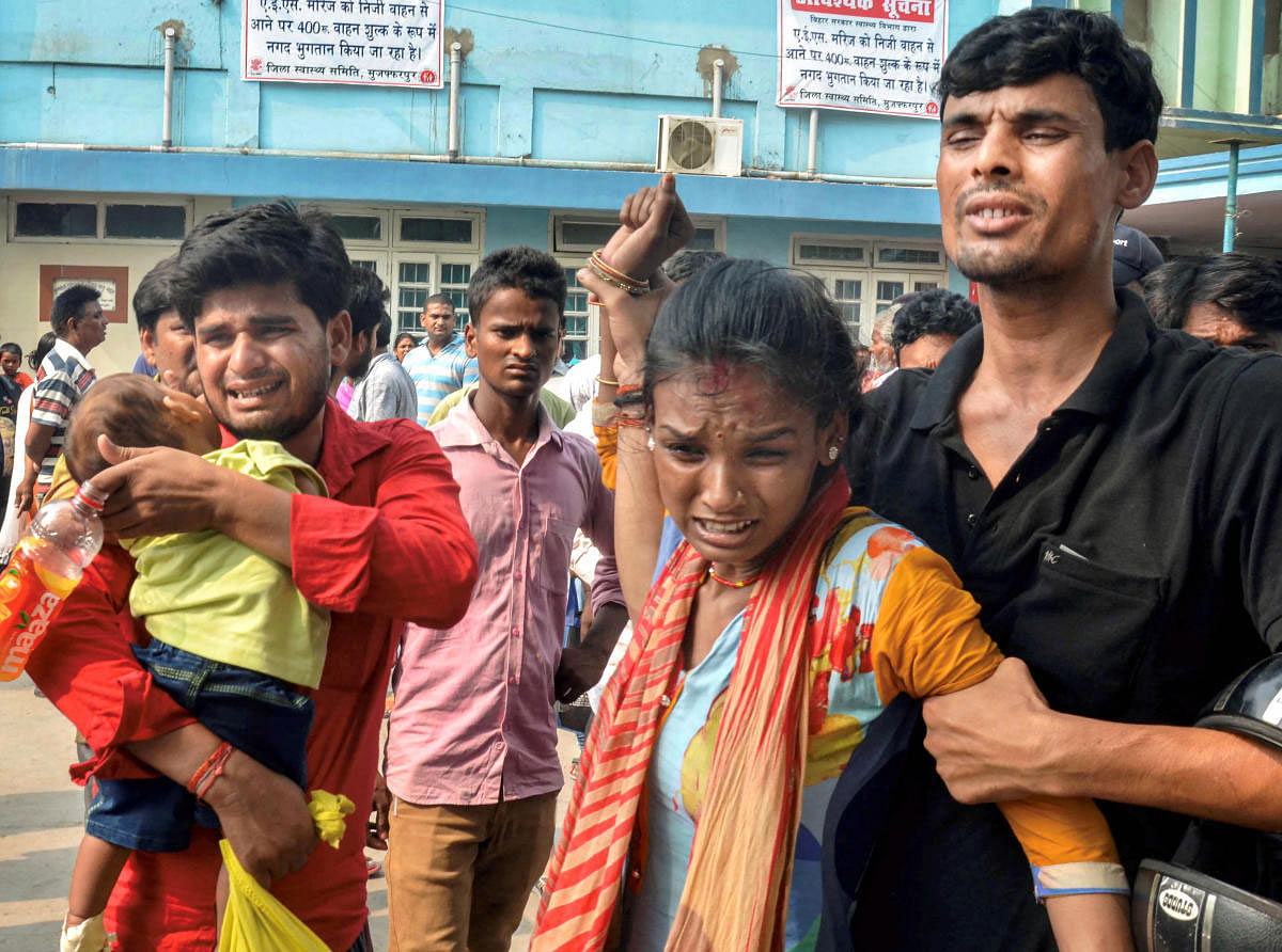 Family members mourn the loss of their child to Acute Encephalitis Syndrome (AES), in Muzaffarpur, Tuesday, June 25, 2019. (PTI Photo)