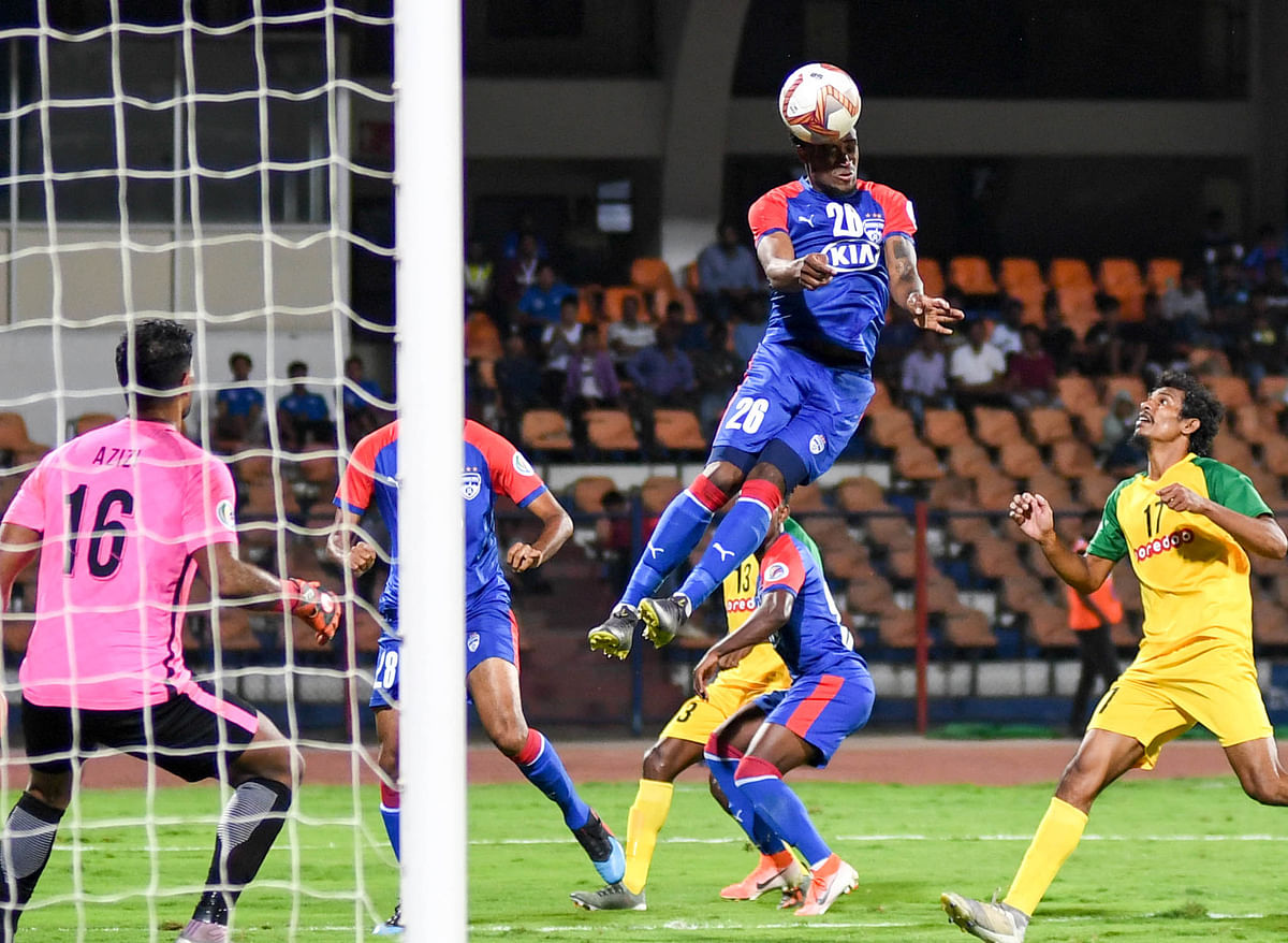 D D Brown of BFC try for the goal against Maziya S&RC in the 2020 AFC Cup at the Sree Kanteerava Stadium, in Bengaluru. (DH Photo)