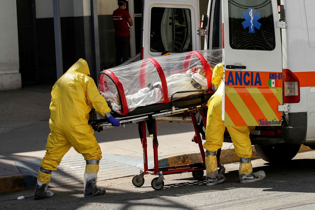 Paramedics move a patient infected with the coronavirus disease (COVID-19) towards an ambulance to transport him to El Paso, Texas. (Credit: Reuters)