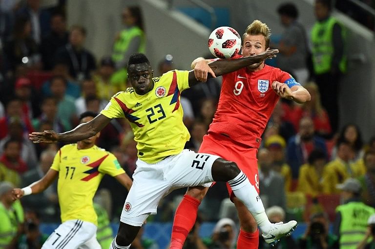 Colombia's defender Davinson Sanchez (L) heads the ball as he vies for it with England's forward Harry Kane (R) during the Russia 2018 World Cup round of 16 football match between Colombia and England at the Spartak Stadium in Moscow on July 3, 2018.  FRANCK FIFE / AFP