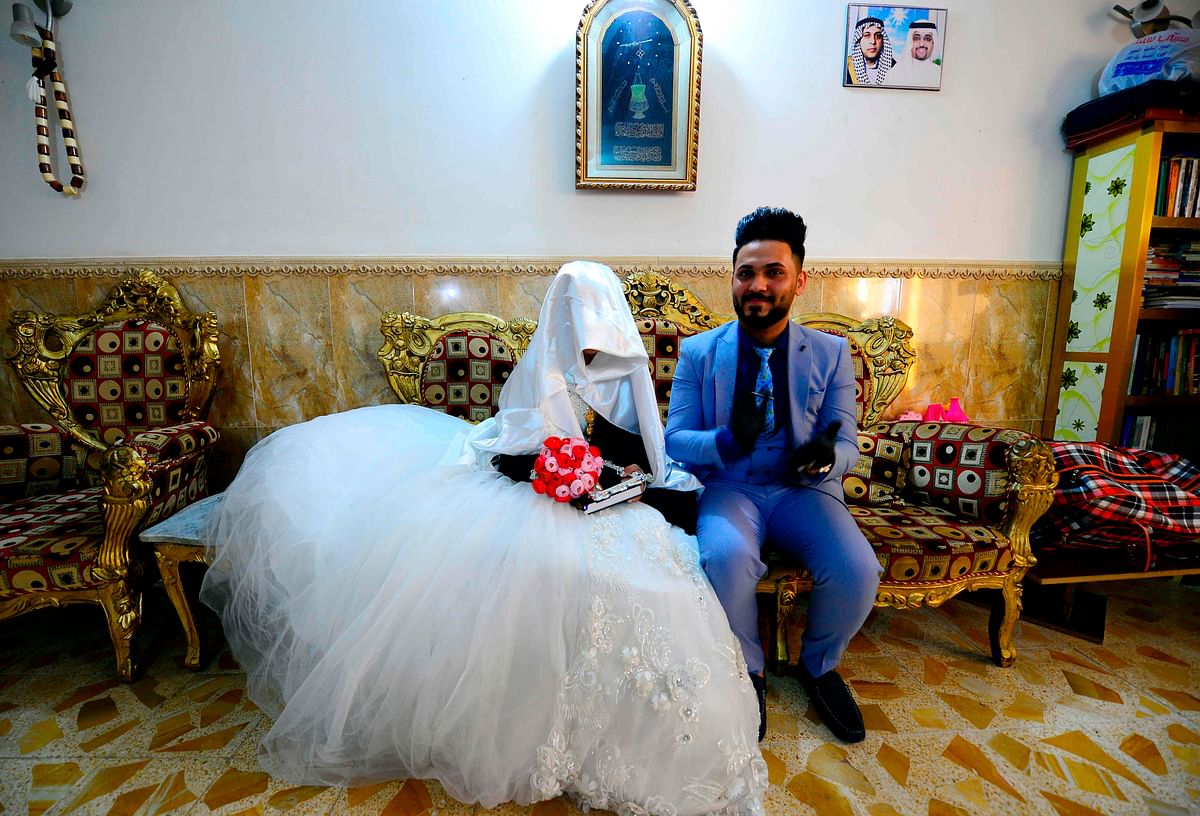 An Iraqi couple prepares to get married as authorities imposed restrictions on large gatherings in a bid to stem the spread of the COVID-19 coronavirus in Iraq's central shrine city of Najaf. (AFP Photo)