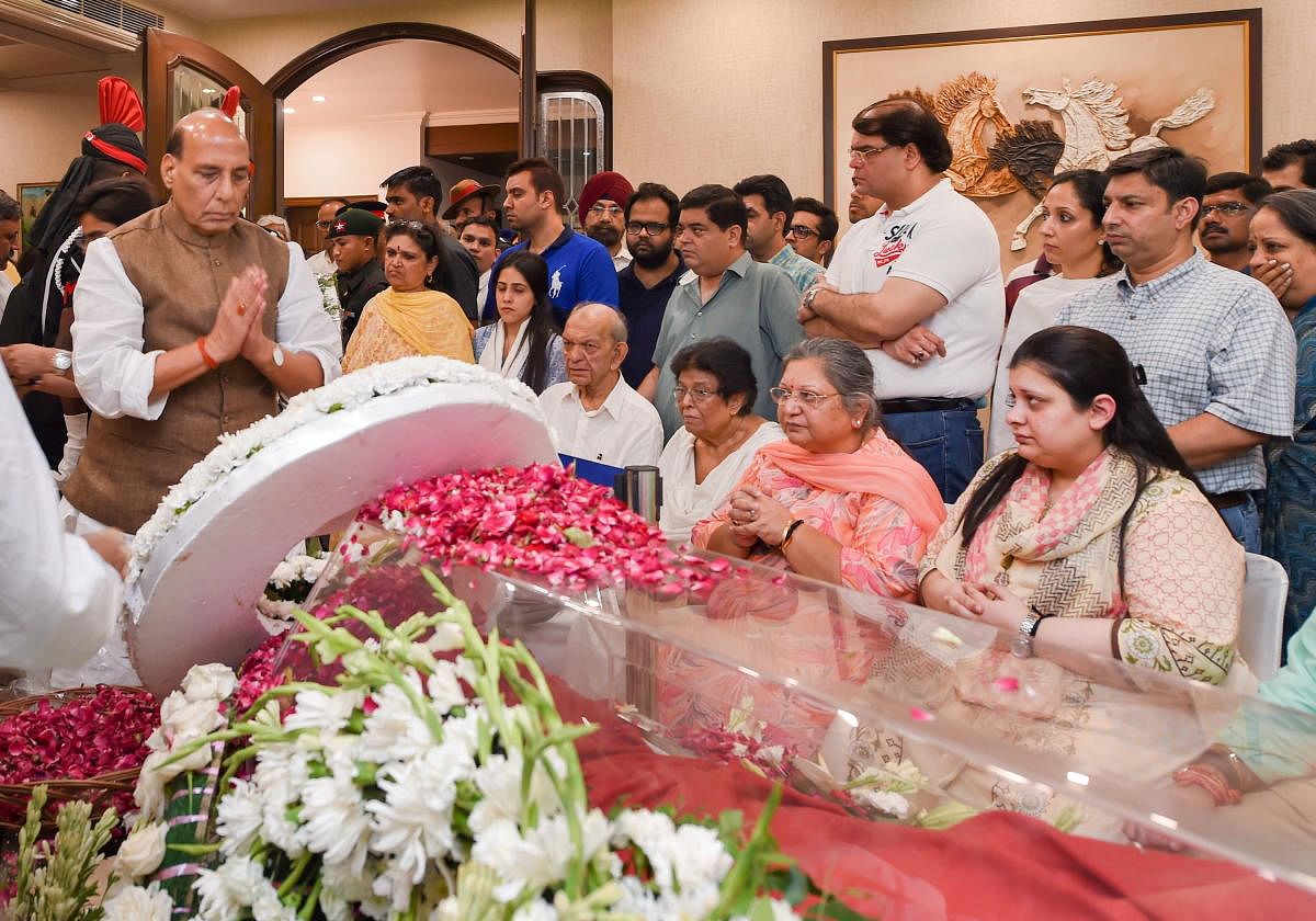 Defense Minister Rajnath Singh pays his respects to former finance minister and BJP leader Arun Jaitley at Greater Kailash, New Delhi, Saturday, on Aug 24, 2019.  (PTI Photo/Atul Yadav)