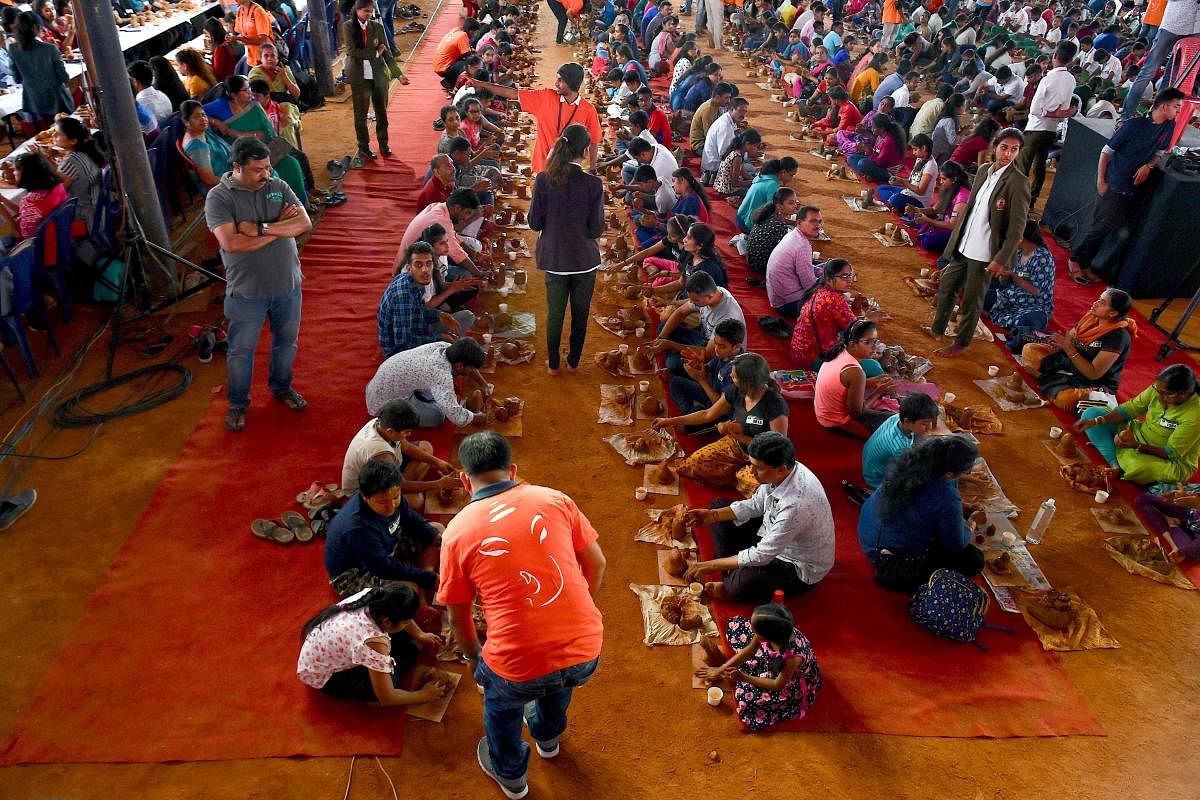 Participants take part in a Guinness World Record attempt for the most people sculpting clay idol of Hindu elephant headed Lord Ganesh under one roof in Bangalore on August 25, 2019, ahead of the 'Ganesh Chaturthi' festival. (Photo by Manjunath Kiran / AFP)