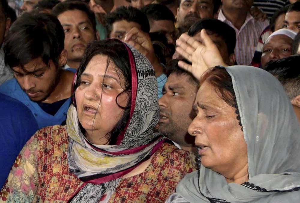 Relatives of slain Congress councillor Gurdeep Singh Pehalwan mourn during his cremation processtion, in Amritsar on Sunday, June 03, 2018. Pehalwan was reportedly shot dead by gunmen at Gole Bagh stadium on Saturday. PTI Photo