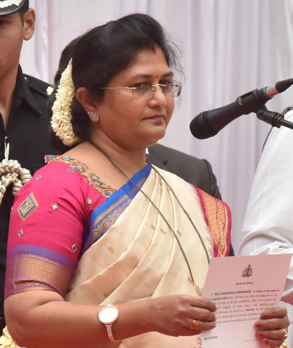 Jolle Shashikala Annasaheb takes oath as a minister