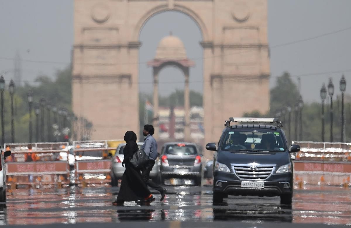 A mirage shimmers over Rajpath leading to India Gate as temparatures rise in New Delhi on June 10, 2019. (Photo by Prakash SINGH / AFP)