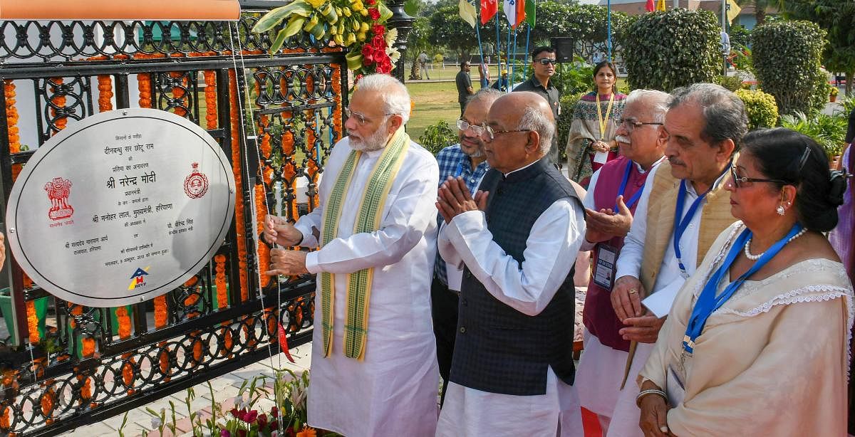 Prime Minister Narendra Modi unveils a statue of Deenbandhu Sir Chhotu Ram as Haryana Chief Minister Manohar Lal and others look on, at Sampla, in Rohtak. (PTI photo)
