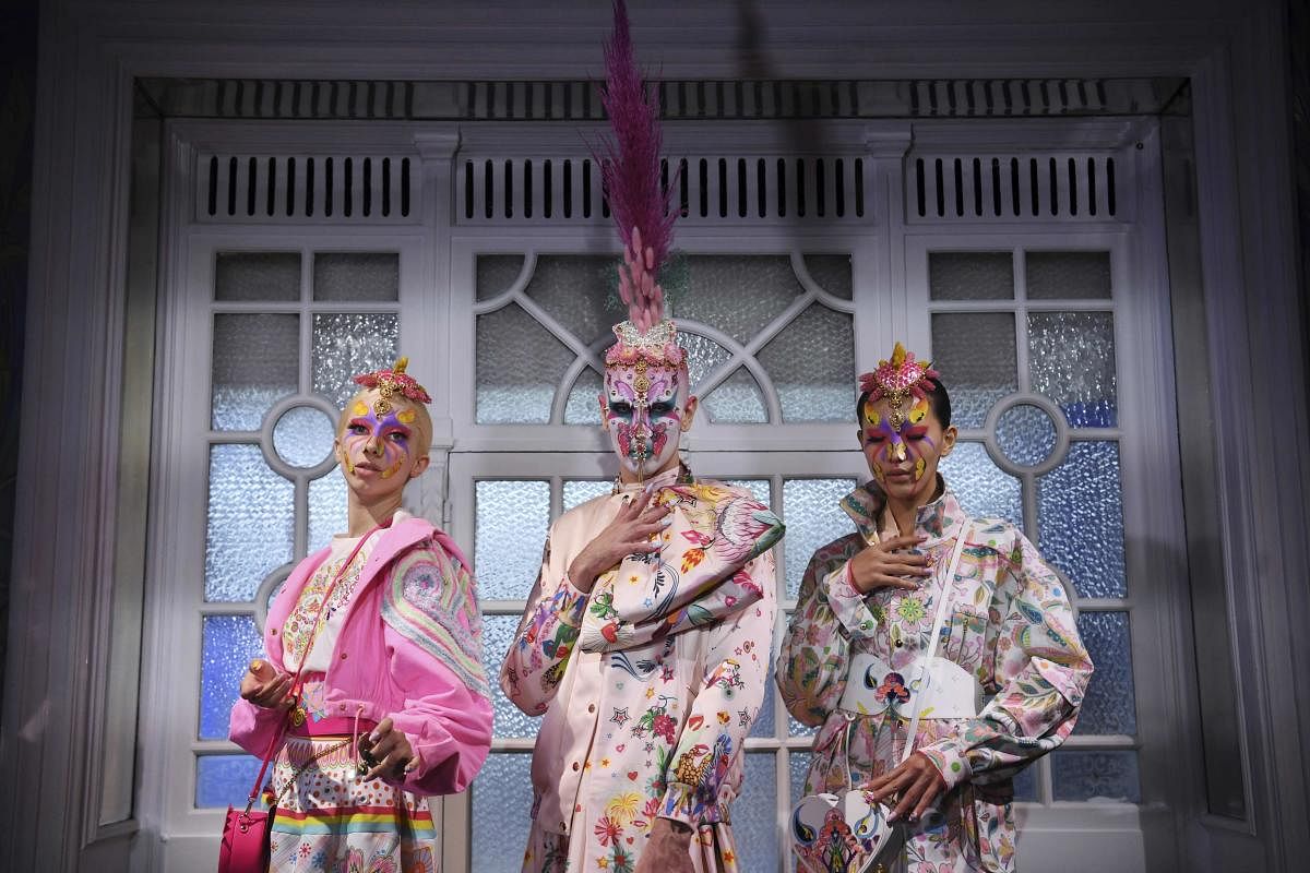 Models pose during a presentation of creations by Indian designer Manish Arora at the Salon Des Miroirs, Passage Jouffroy, in Paris, on September 26, 2019 during the Women's Spring-Summer 2020 Ready-to-Wear collection fashion show. (Photo by CHRISTOPHE ARCHAMBAULT / AFP)