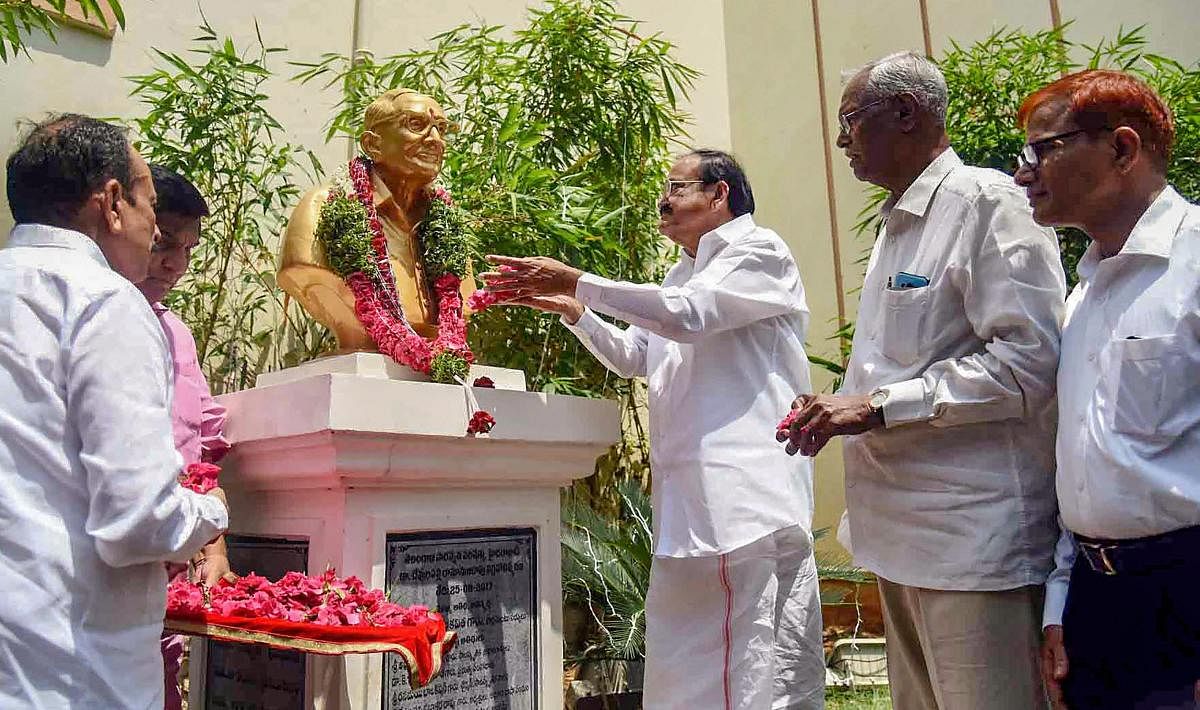 Vice President M. Venkaiah Naidu pays floral tributes to the Founder of Telangana Saraswatha Parishath, Dr. Devulapalli Ramanujarao during its 75th year celebrations, in Hyderabad on Saturday. Deputy Chief Minister of Telangana, Mohammad Mahmood Ali and other dignitaries are also seen. PTI Photo