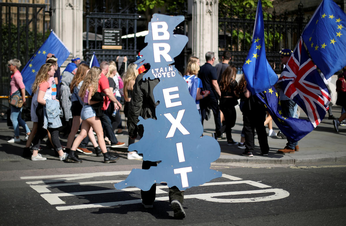 A pro-Brexit supporter is seen outside Parliament in London, Britain, June 17, 2019. (REUTERS/Hannah McKay/File Photo)