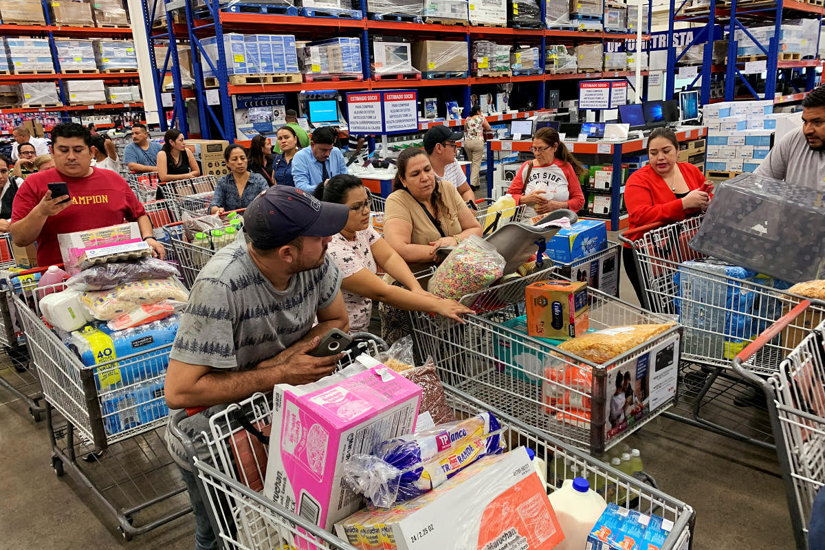 Customers shop inside a wholesale store as El Salvador puts in measures due to coronavirus disease (COVID-19) concerns, in San Salvador, El Salvador. (Reuters photo)