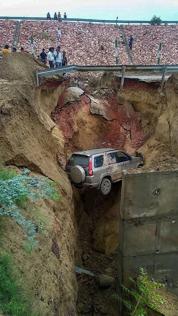 Agra: A vehicle trapped in a ditch at a damaged service road of the Agra- Lucknow Expressway near Agra on Wednesday, Aug 1, 2018. (PTI Photo)