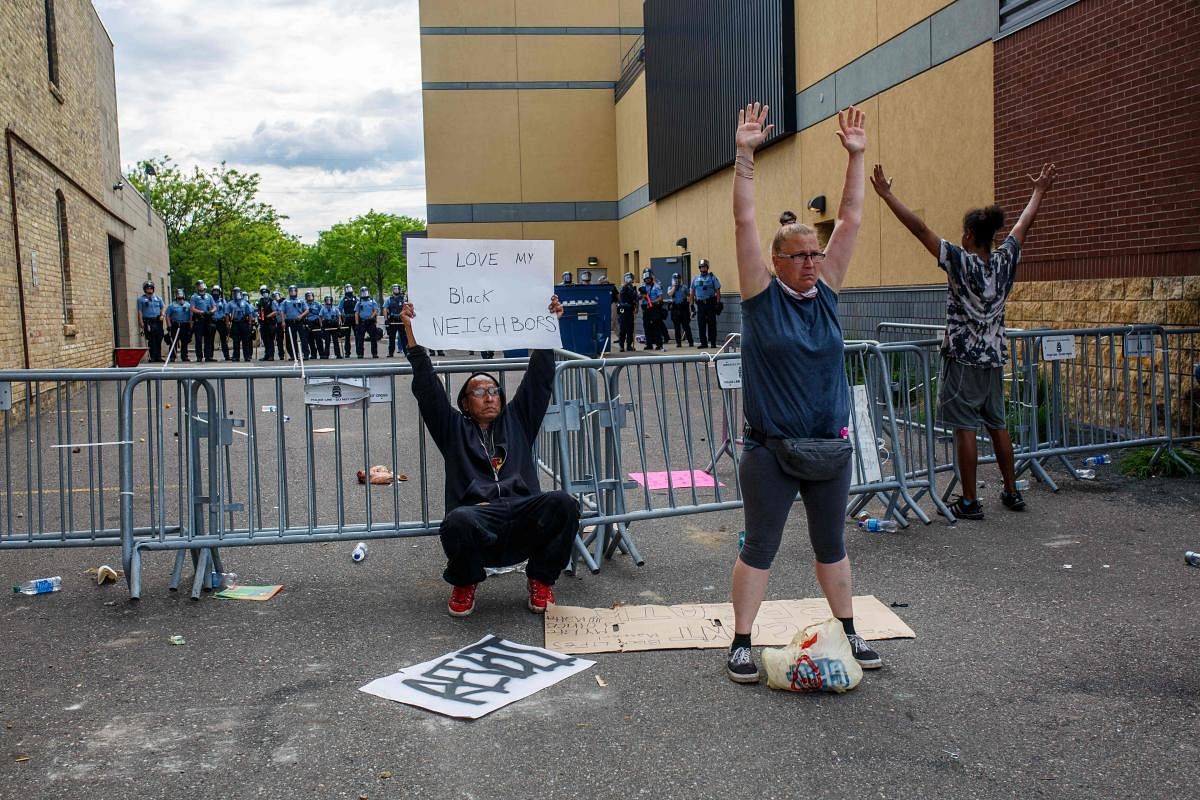 Protesters clash with the police as they demonstrate against the death of George Floyd outside the 3rd Precinct Police Precinct on May 27, 2020 in Minneapolis, Minnesota. AFP