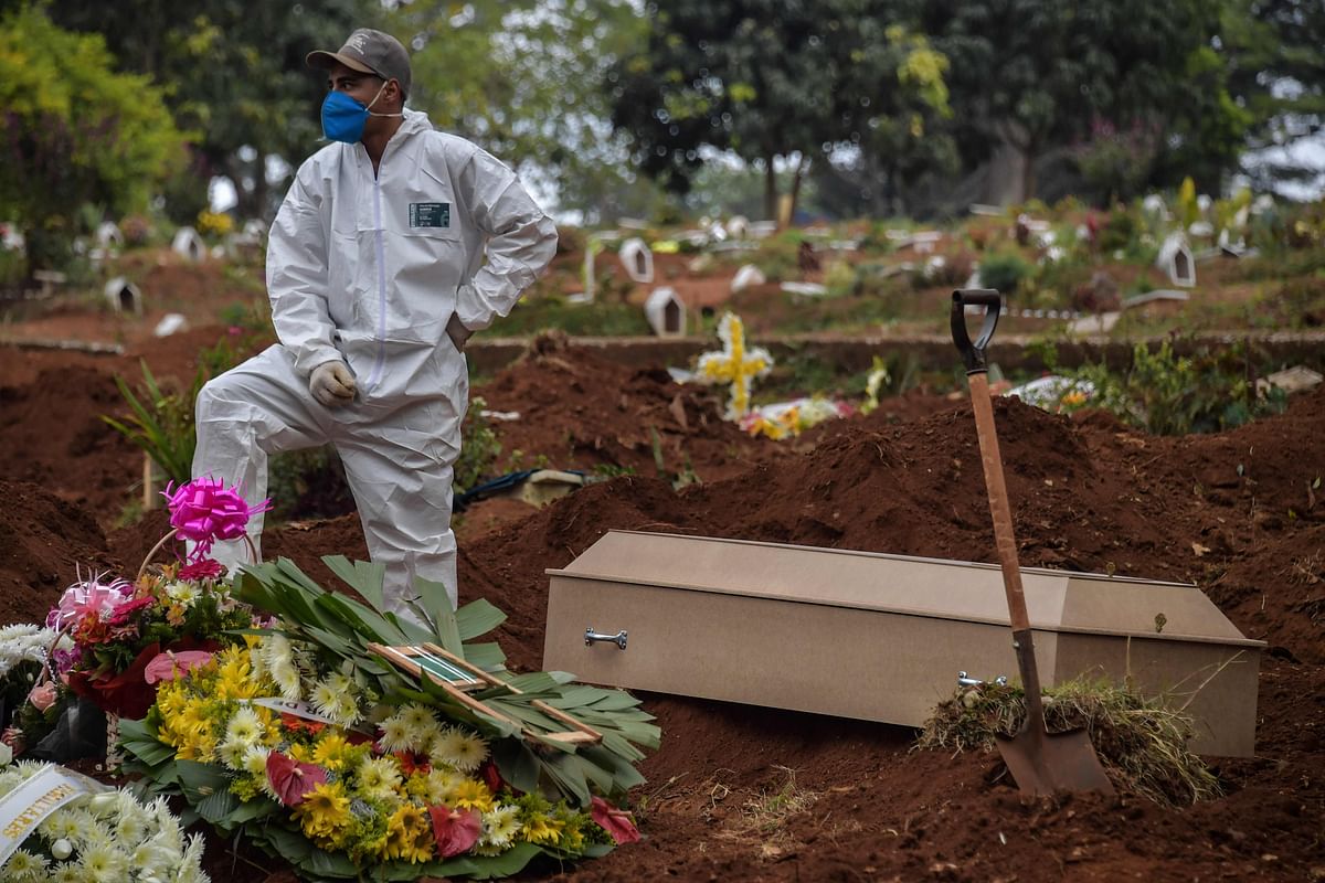 June 12 - Brazil's COVID-19 death toll passes Britain to become the world's second-highest after the United States. Credit: AFP