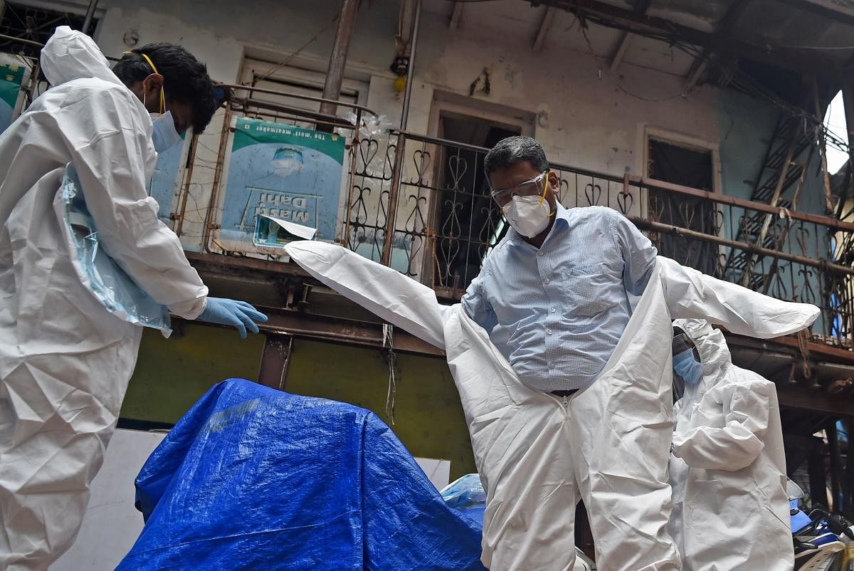 Medical volunteers wear Personal Protective Equipment (PPE) gear before conducting a door-to-door medical screening inside Dharavi slums to fight against the spread of coronavirus (AFP Photo)