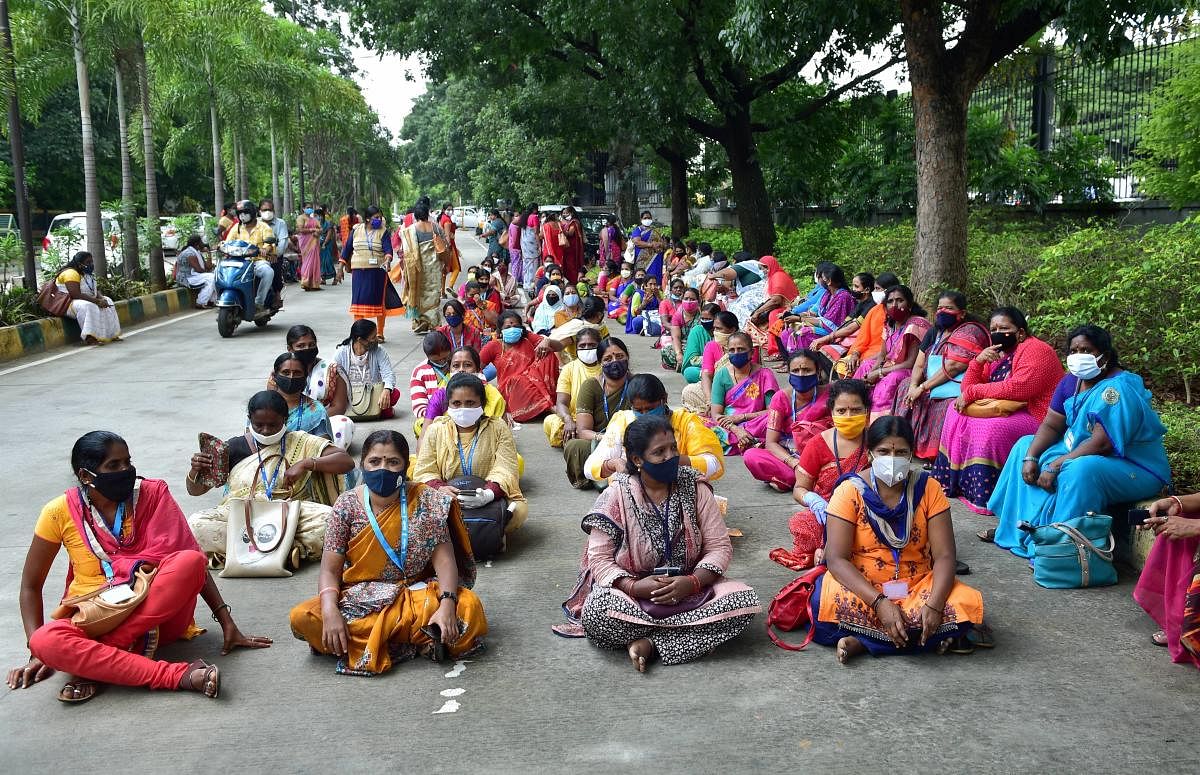 BBMP Contract staff protest in Bengaluru amid lockdown (PTI Photo)