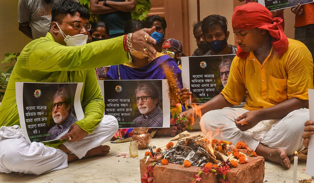 Fans of Bollywood mega star Amitabh Bachchan perform a 'havan' for his speedy recovery from Covid-19, in Kolkata. Credits: PTI Photo