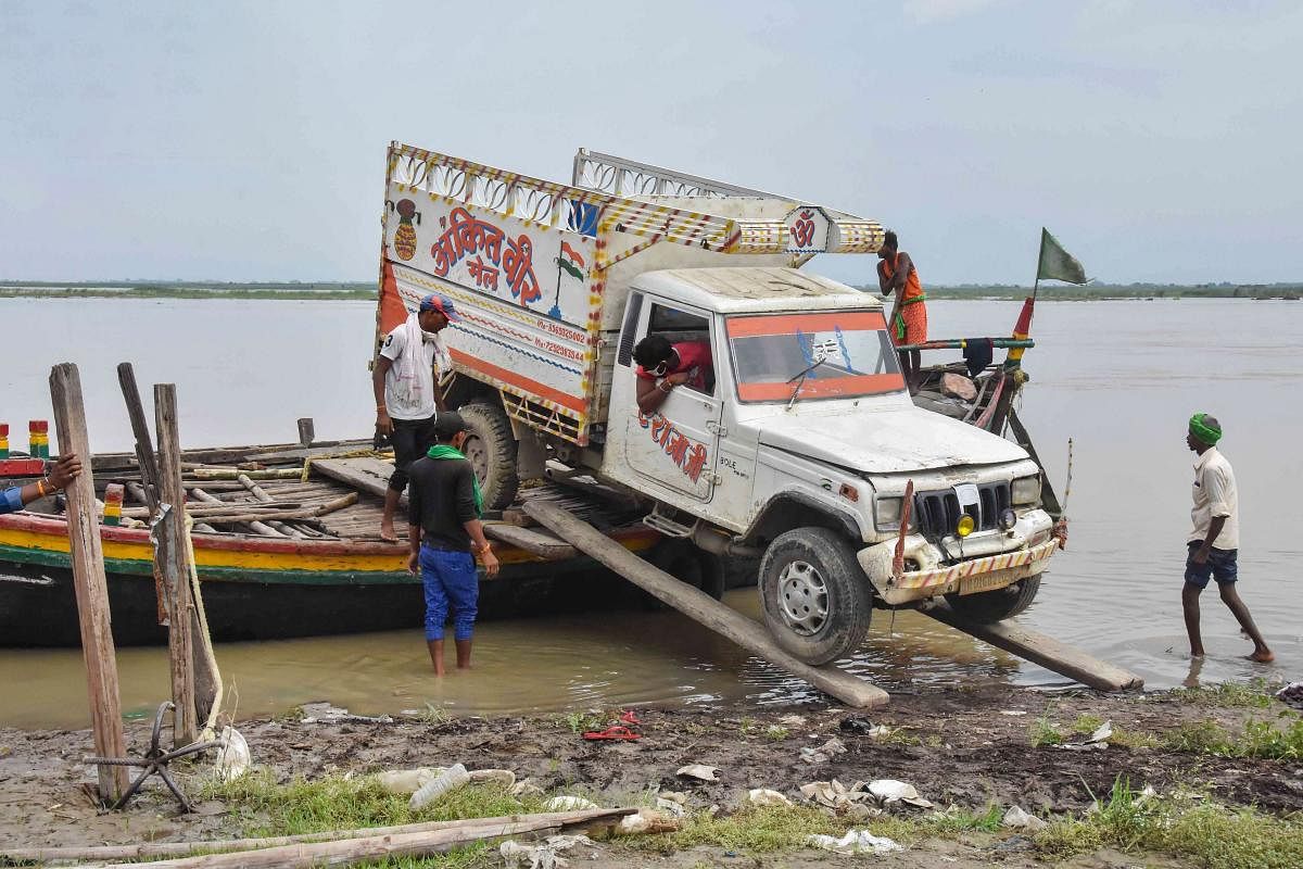 A vehicle de-boards a boat at a Ganga ghat in Patna (PTI Photo)