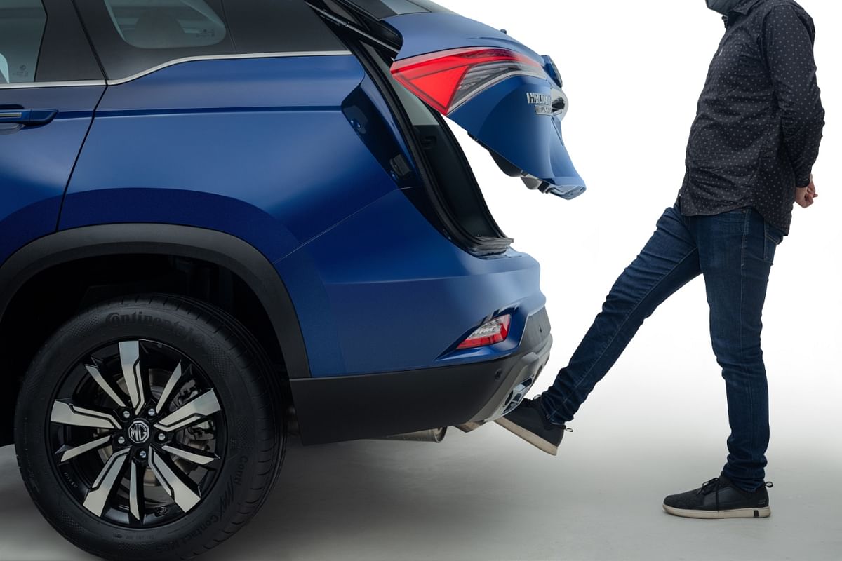 The SUV also has a foot-sensor for the trunk. The trunk's liftgate can be opened simply by simply kicking your foot underneath the rear bumper.