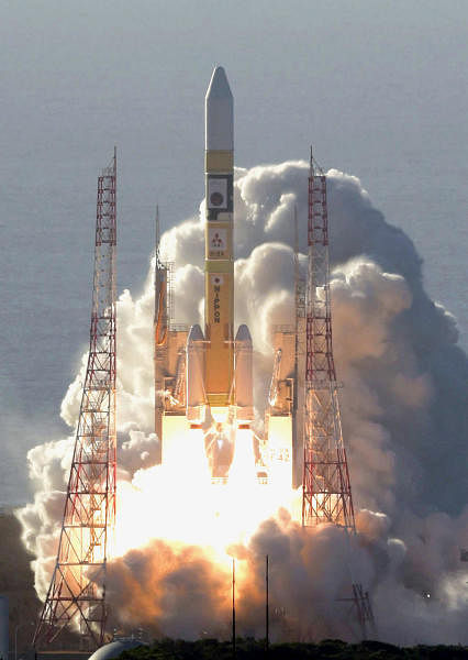 An H-2A rocket carrying the Hope Probe, developed by the Mohammed Bin Rashid Space Centre (MBRSC) in the United Arab Emirates (UAE) for the Mars explore, lifts off from the launching pad at Tanegashima Space Center on the southwestern island of Tanegashima, Japan, in this photo taken by Kyodo July 20, 2020. Credit: Kyodo via Reuters Photo