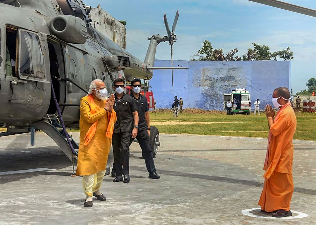 Minister Narendra Modi being welcomed by Uttar Pradesh Chief Minister Yogi Adityanath ahead of the inception of Bhoomi Pujan. Credit: PTI