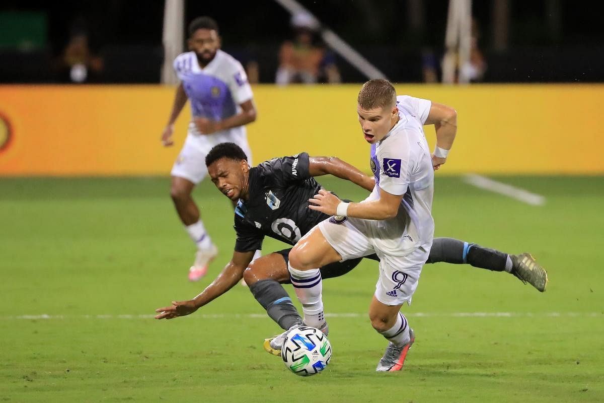 Chris Mueller #9 of Orlando City controls the ball during a semifinal match of MLS Is Back Tournament between Orlando City and Minnesota United. Credit: AFP