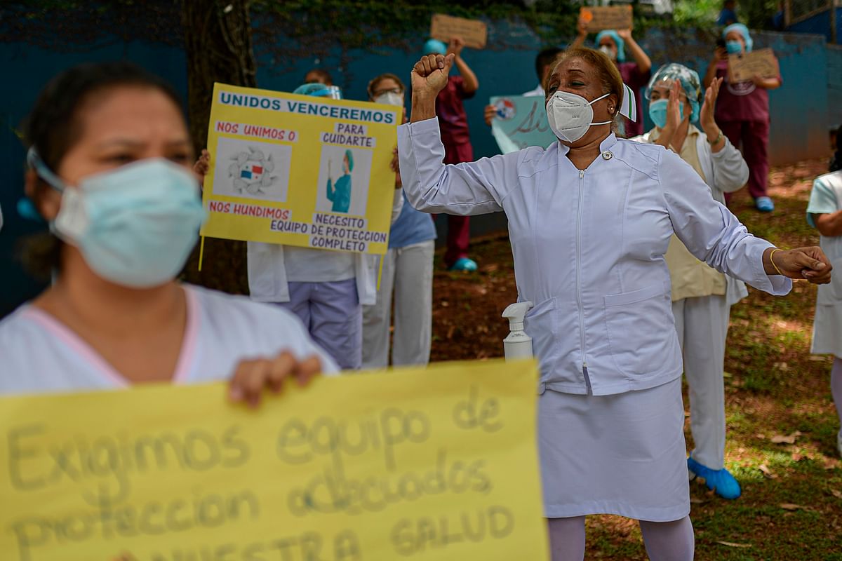 Panama's nurses demonstrate at the Doctor Arnulfo Arias Madrid Hospital Complex, in Panama City. Credit: AFP Photo